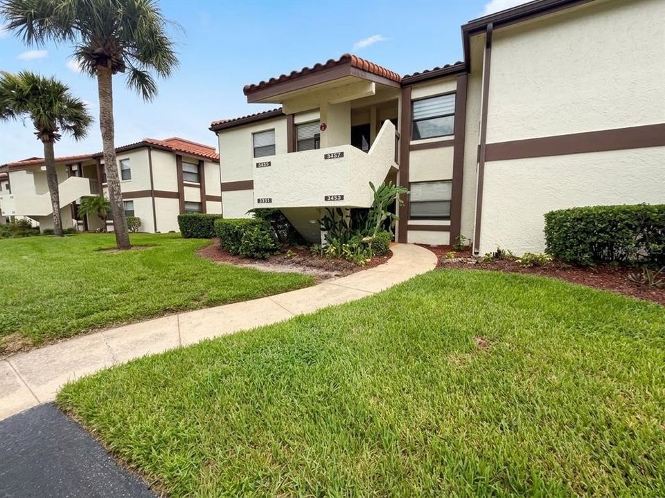 For Rent: $1,800 (2 beds, 2 baths, 914 Square Feet)