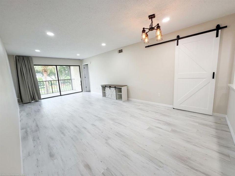 For Rent: $1,800 (2 beds, 2 baths, 914 Square Feet)