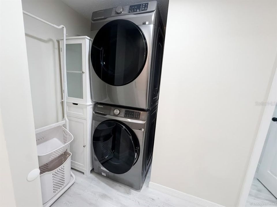 For Rent: $1,800 (2 beds, 2 baths, 914 Square Feet)