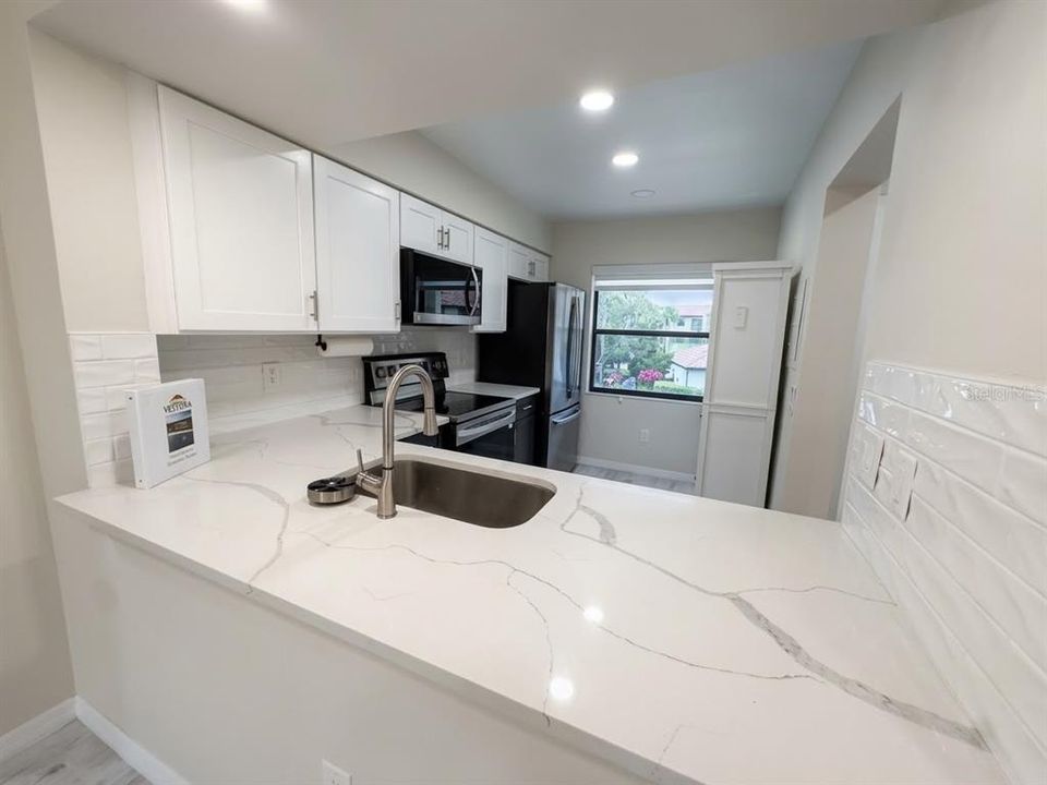 For Rent: $1,800 (2 beds, 2 baths, 914 Square Feet)
