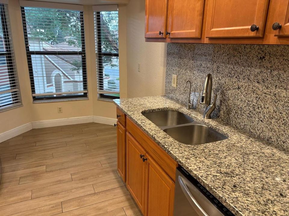 For Sale: $319,995 (3 beds, 2 baths, 1212 Square Feet)