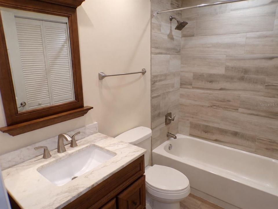 For Sale: $319,995 (3 beds, 2 baths, 1212 Square Feet)