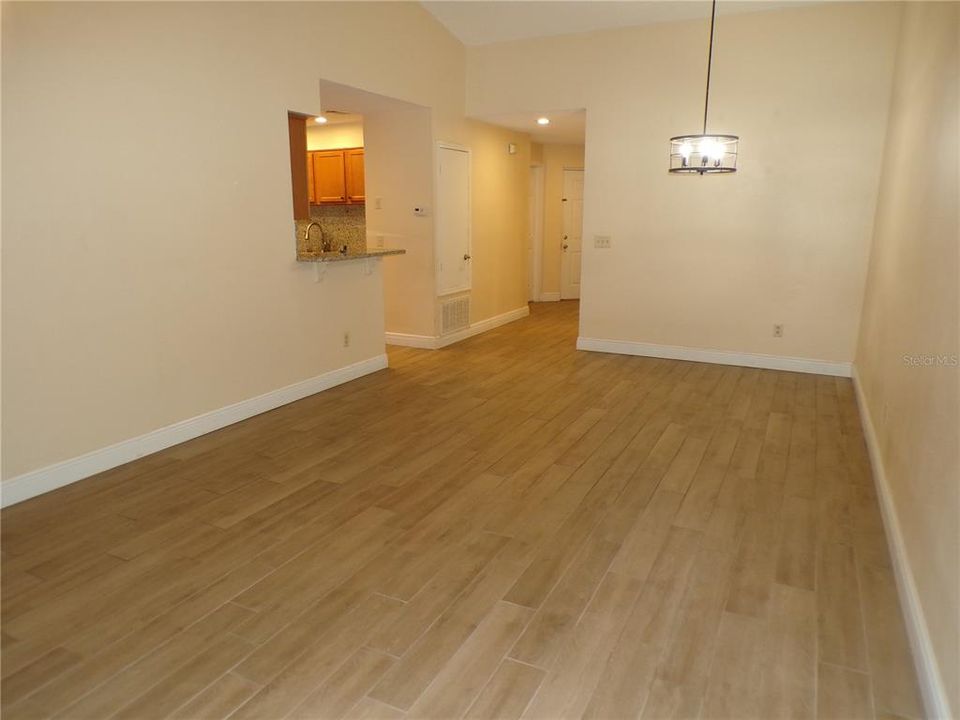 For Sale: $319,995 (3 beds, 2 baths, 1212 Square Feet)