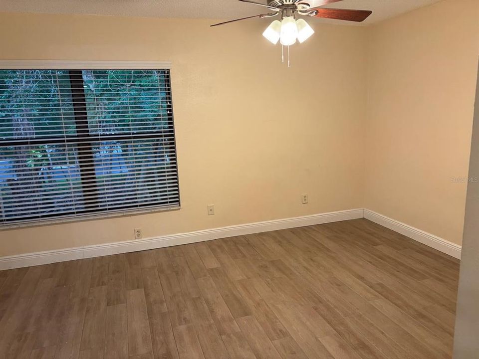 For Sale: $319,995 (3 beds, 2 baths, 1212 Square Feet)
