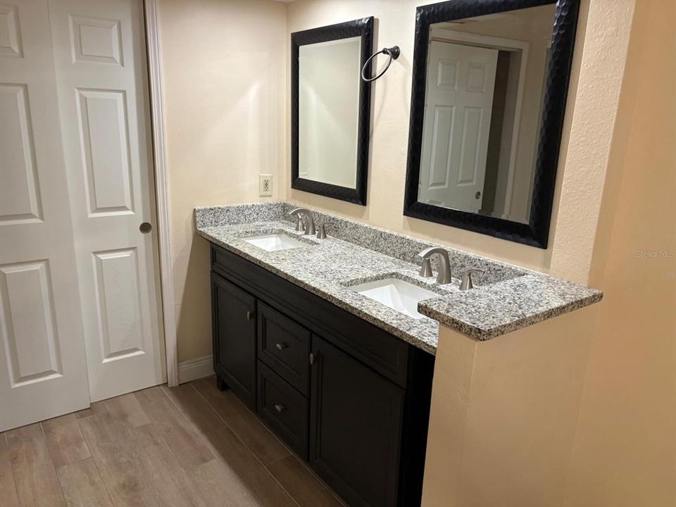 For Sale: $319,995 (3 beds, 2 baths, 1212 Square Feet)