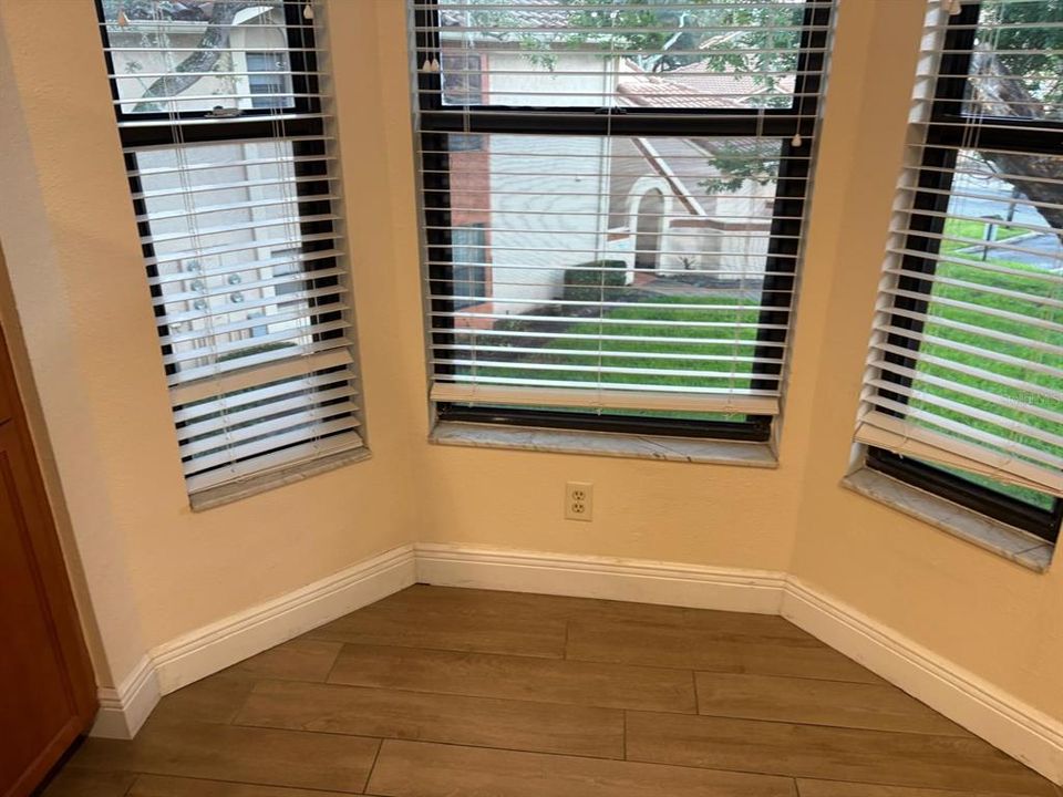 For Sale: $319,995 (3 beds, 2 baths, 1212 Square Feet)