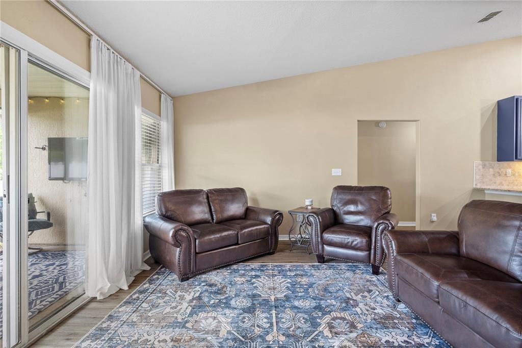 En Venta: $364,250 (4 camas, 2 baños, 2080 Pies cuadrados)