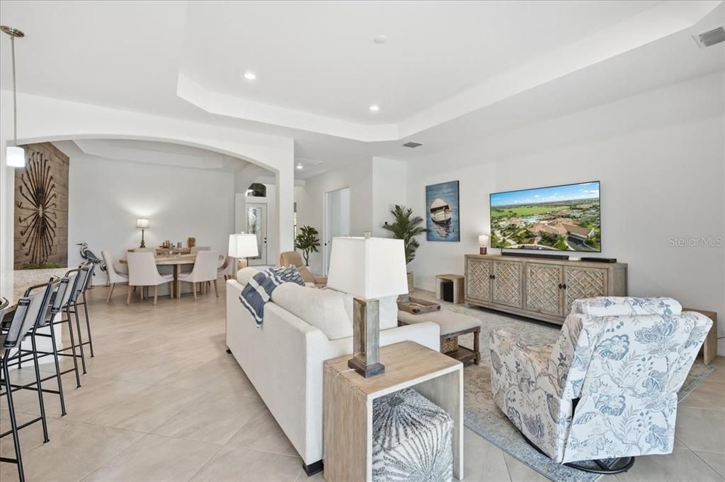 For Sale: $1,100,000 (3 beds, 2 baths, 2006 Square Feet)