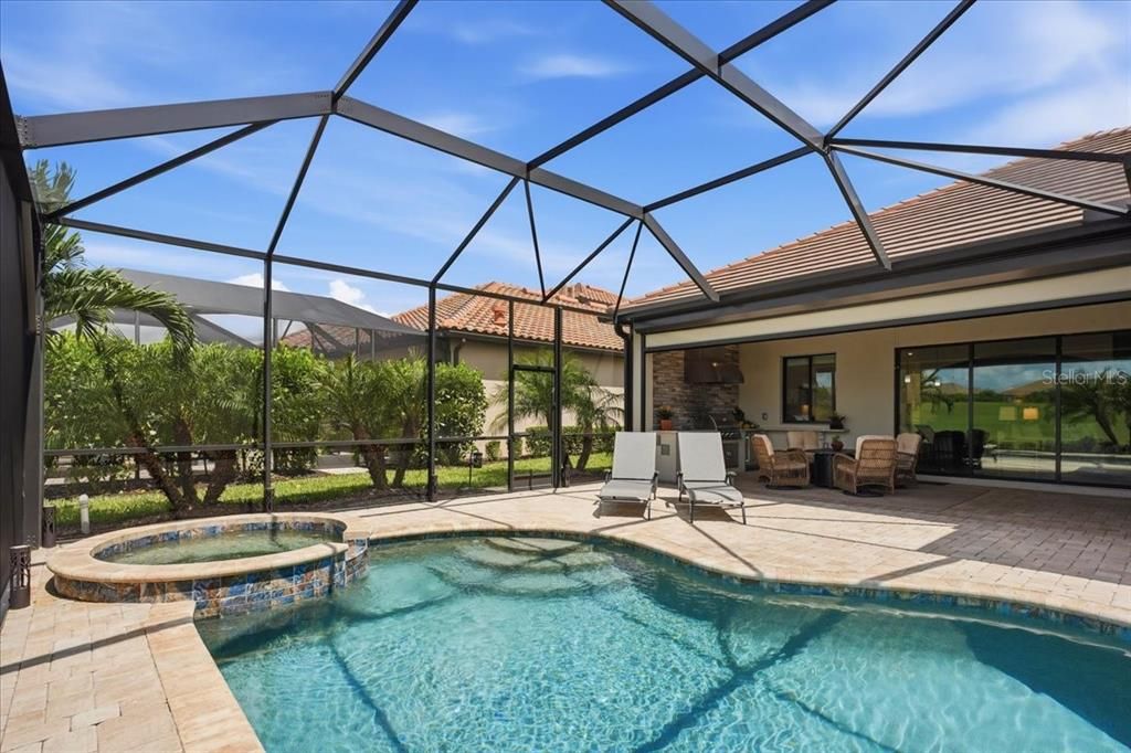 For Sale: $1,100,000 (3 beds, 2 baths, 2006 Square Feet)
