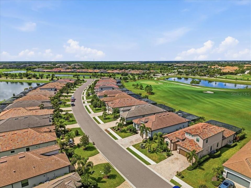 For Sale: $1,100,000 (3 beds, 2 baths, 2006 Square Feet)