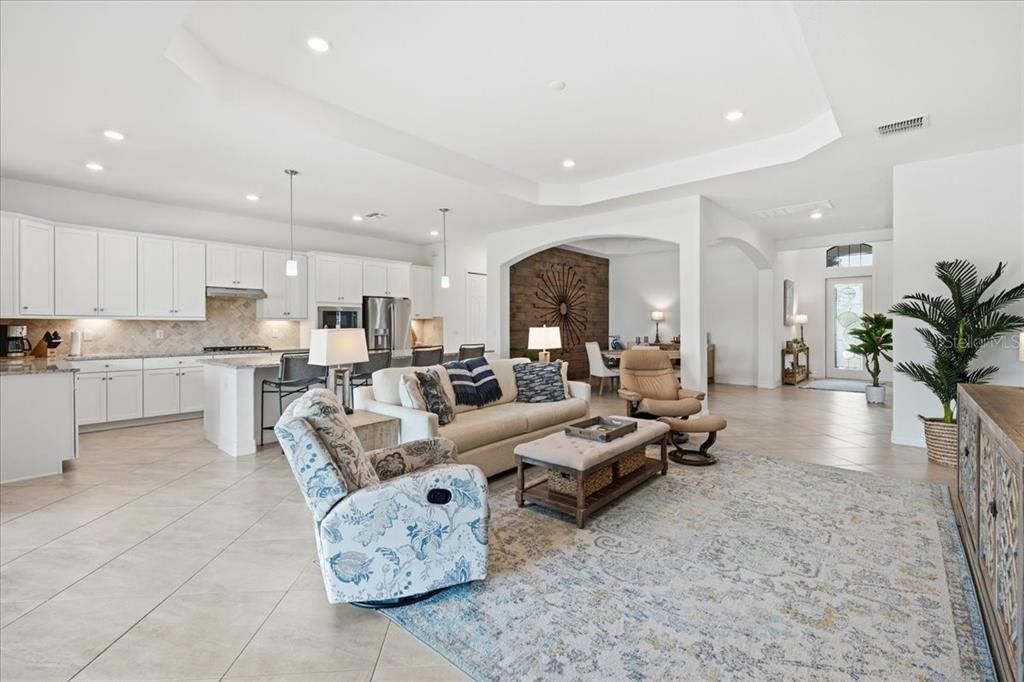 For Sale: $1,100,000 (3 beds, 2 baths, 2006 Square Feet)