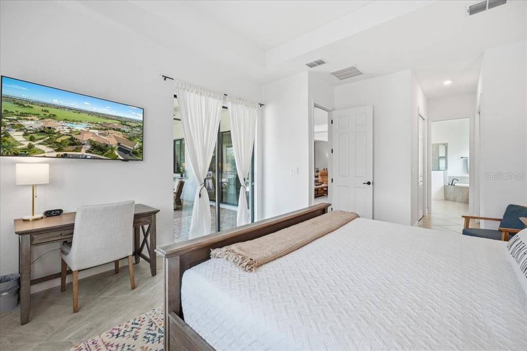 For Sale: $1,100,000 (3 beds, 2 baths, 2006 Square Feet)