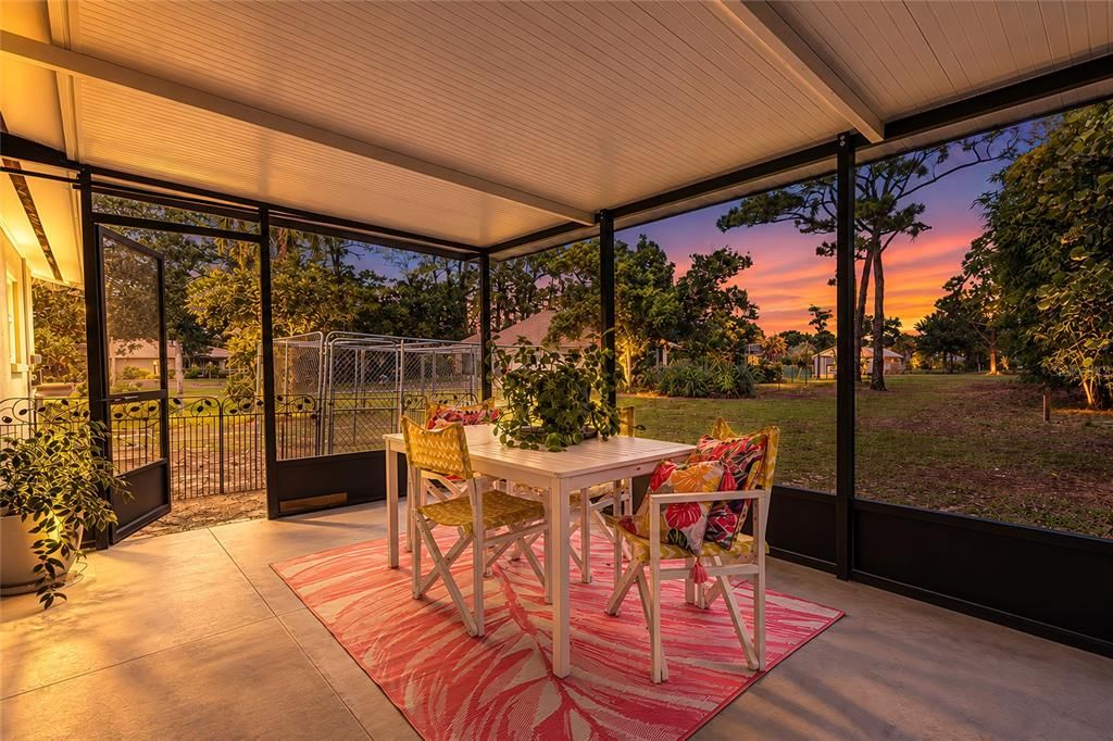 For Sale: $434,700 (2 beds, 1 baths, 1169 Square Feet)