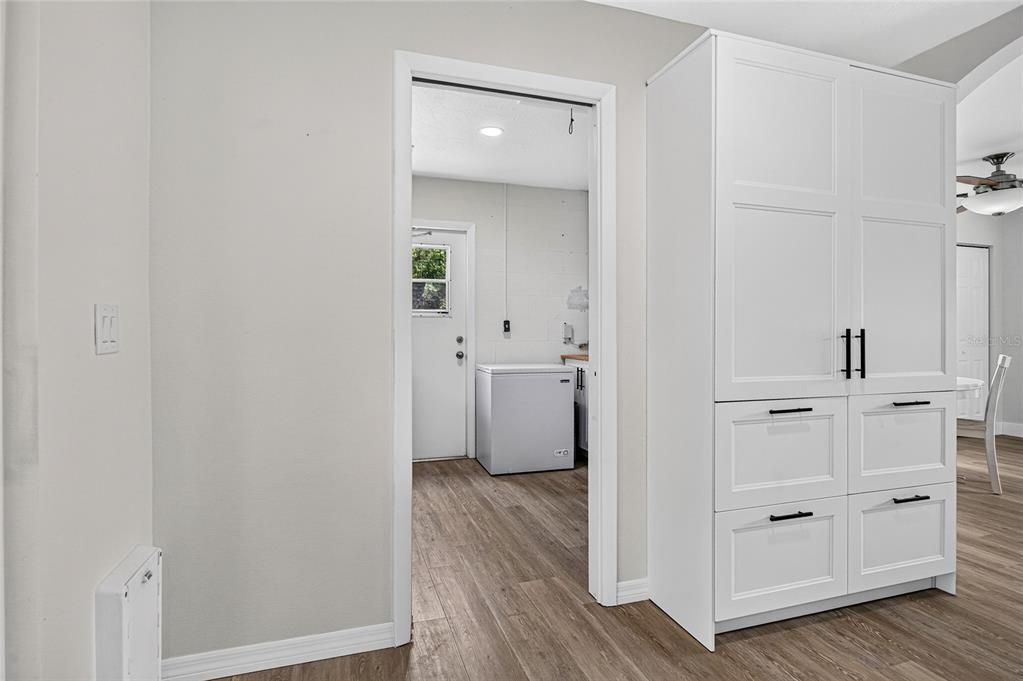 For Sale: $434,700 (2 beds, 1 baths, 1169 Square Feet)