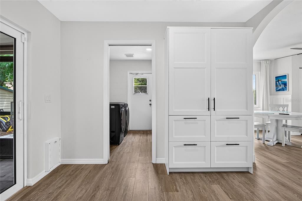 For Sale: $434,700 (2 beds, 1 baths, 1169 Square Feet)