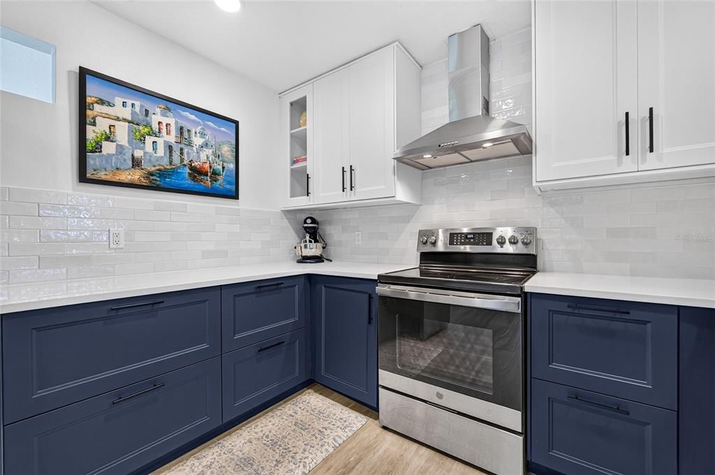 For Sale: $434,700 (2 beds, 1 baths, 1169 Square Feet)