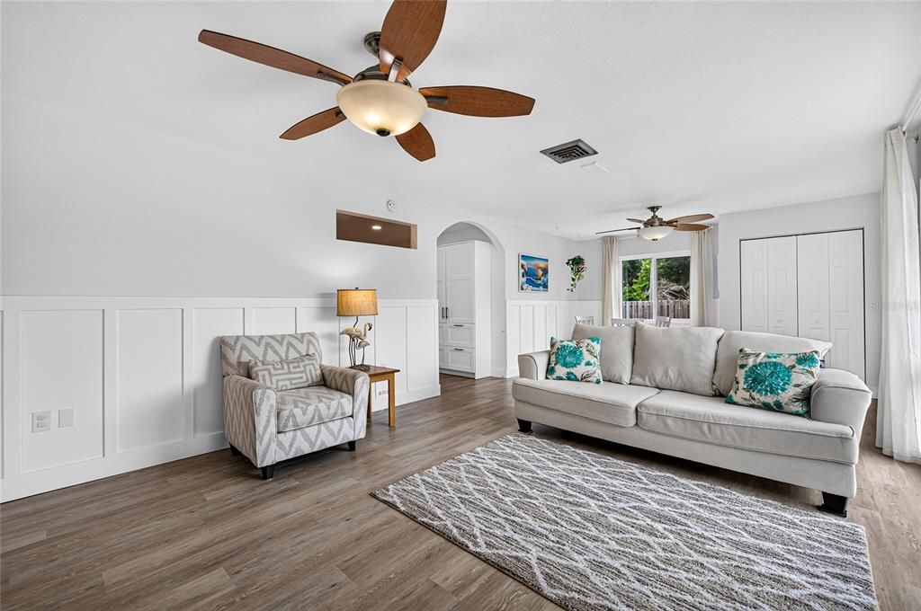 For Sale: $434,700 (2 beds, 1 baths, 1169 Square Feet)