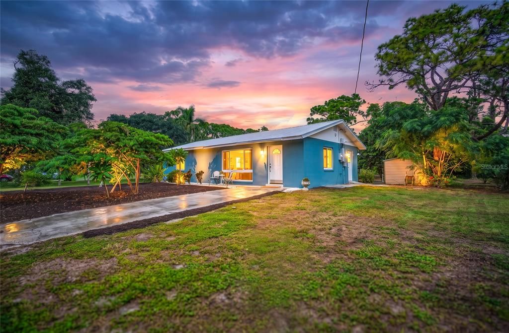 For Sale: $434,700 (2 beds, 1 baths, 1169 Square Feet)