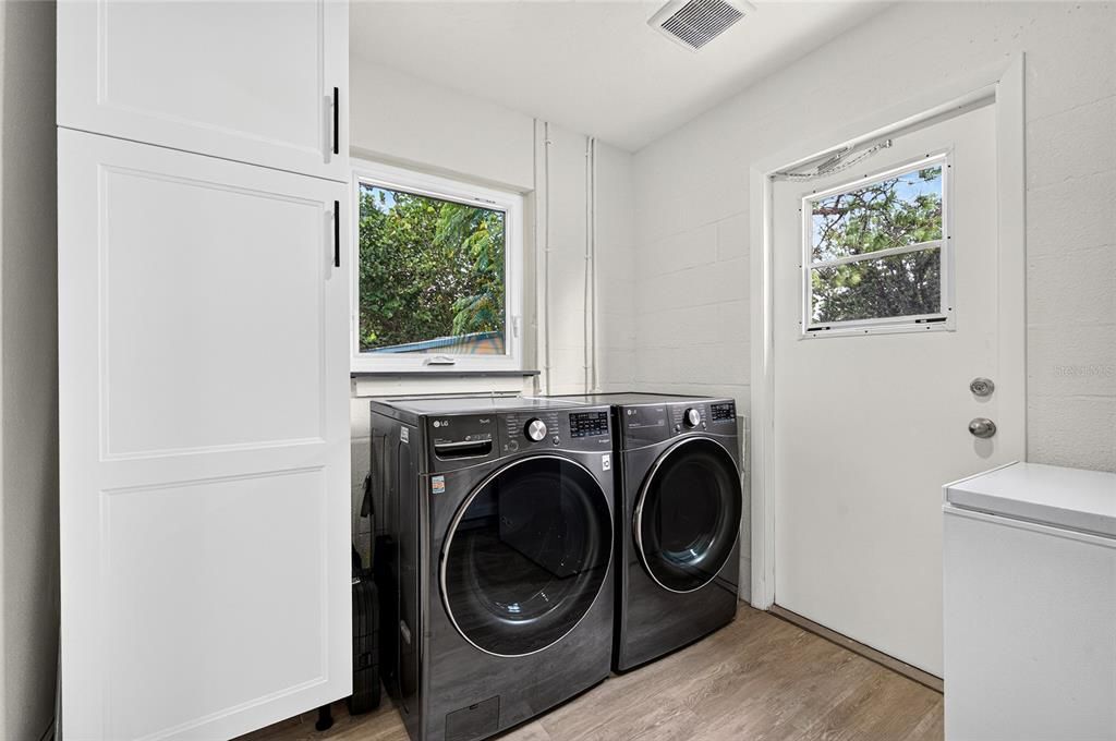 For Sale: $434,700 (2 beds, 1 baths, 1169 Square Feet)