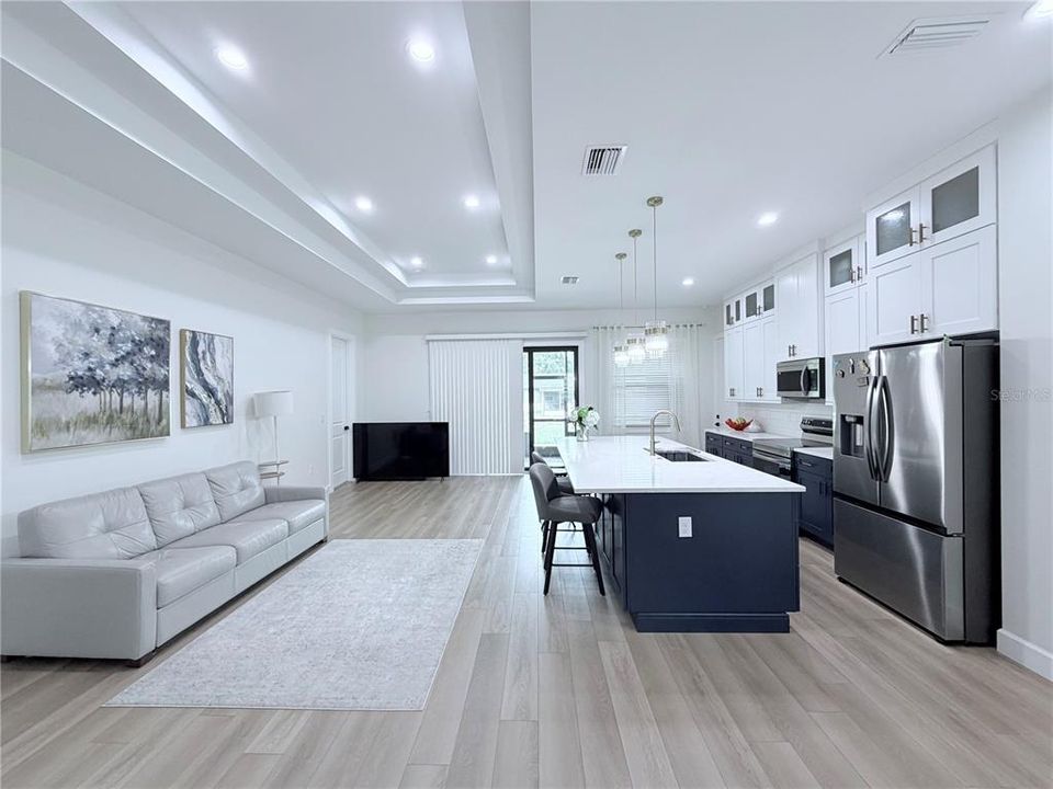 En Venta: $530,000 (3 camas, 3 baños, 2441 Pies cuadrados)