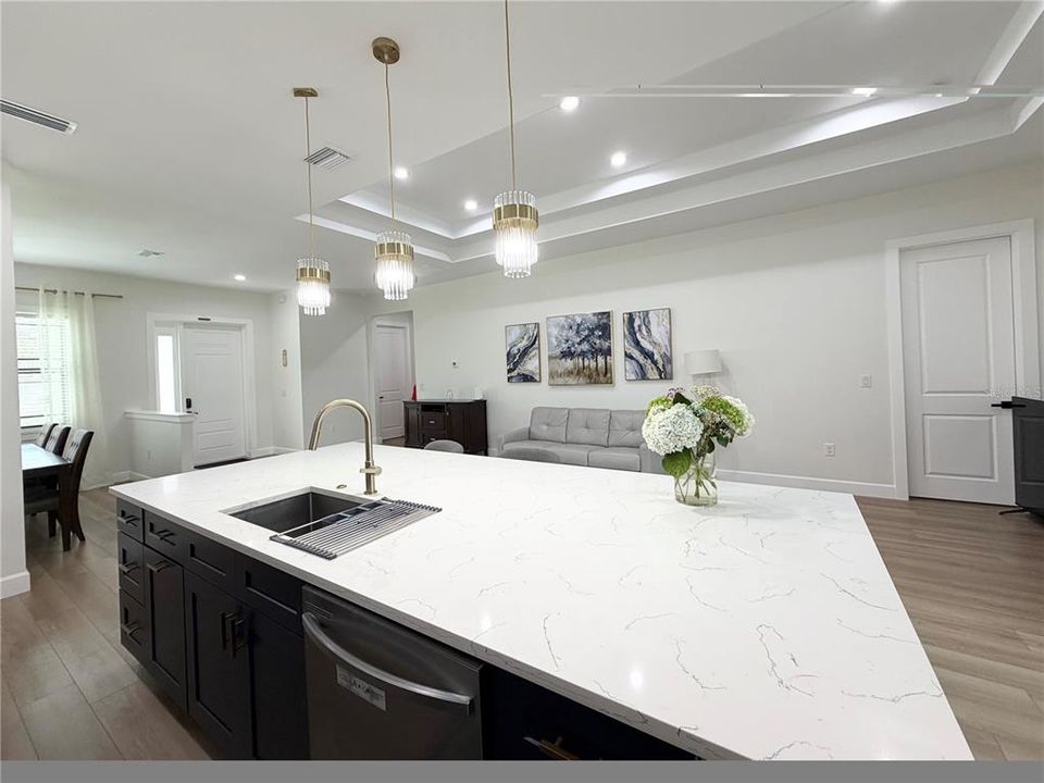 En Venta: $530,000 (3 camas, 3 baños, 2441 Pies cuadrados)