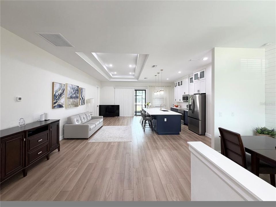 En Venta: $530,000 (3 camas, 3 baños, 2441 Pies cuadrados)