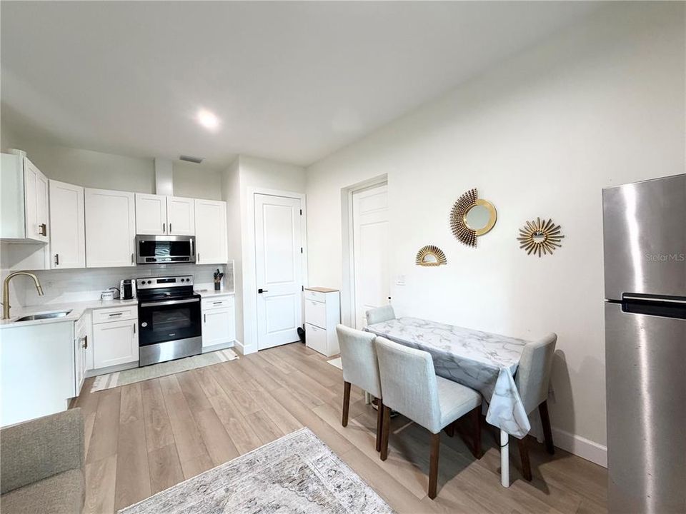 En Venta: $530,000 (3 camas, 3 baños, 2441 Pies cuadrados)