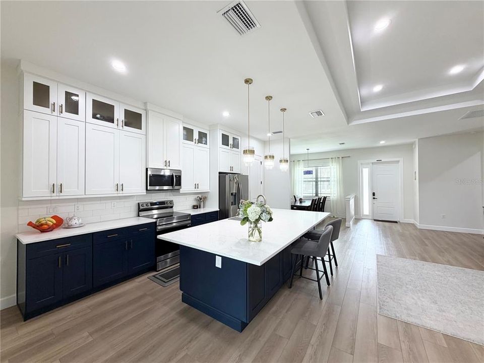 En Venta: $530,000 (3 camas, 3 baños, 2441 Pies cuadrados)