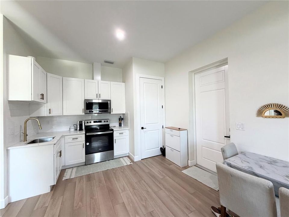 En Venta: $530,000 (3 camas, 3 baños, 2441 Pies cuadrados)
