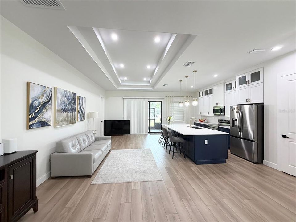 En Venta: $530,000 (3 camas, 3 baños, 2441 Pies cuadrados)