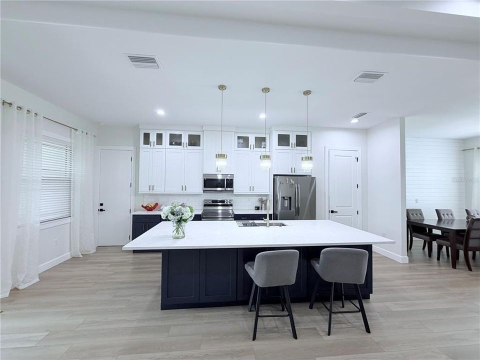 En Venta: $530,000 (3 camas, 3 baños, 2441 Pies cuadrados)