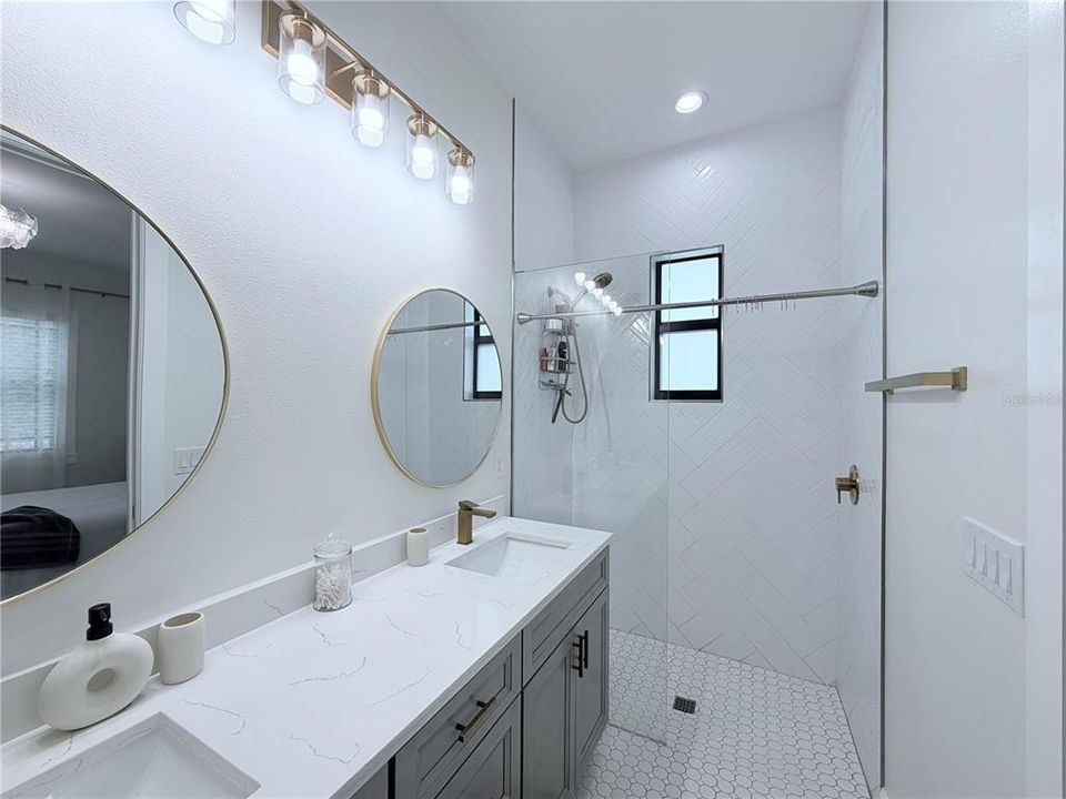En Venta: $530,000 (3 camas, 3 baños, 2441 Pies cuadrados)