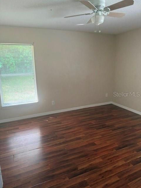 En Venta: $298,900 (3 camas, 2 baños, 1410 Pies cuadrados)