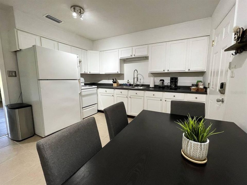 For Rent: $1,395 (2 beds, 1 baths, 960 Square Feet)