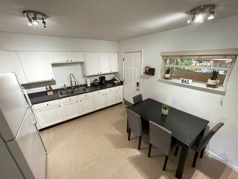 For Rent: $1,395 (2 beds, 1 baths, 960 Square Feet)