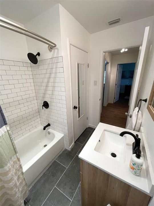 For Rent: $1,395 (2 beds, 1 baths, 960 Square Feet)