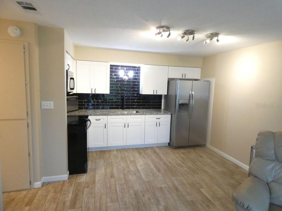 For Sale: $130,000 (2 beds, 1 baths, 768 Square Feet)