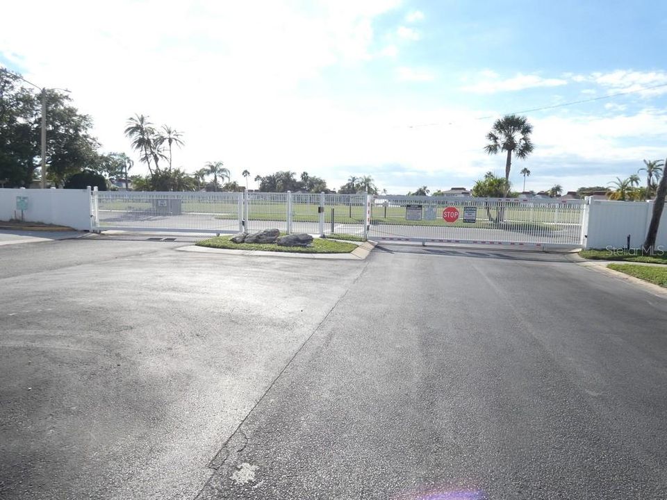 For Sale: $130,000 (2 beds, 1 baths, 768 Square Feet)