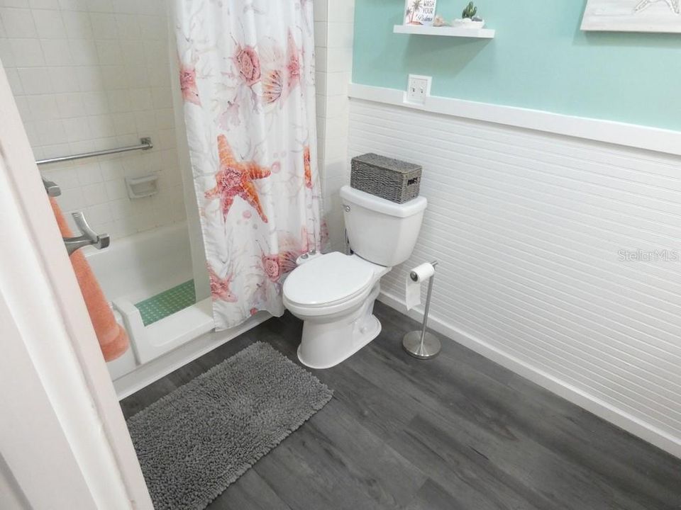 For Sale: $130,000 (2 beds, 1 baths, 768 Square Feet)