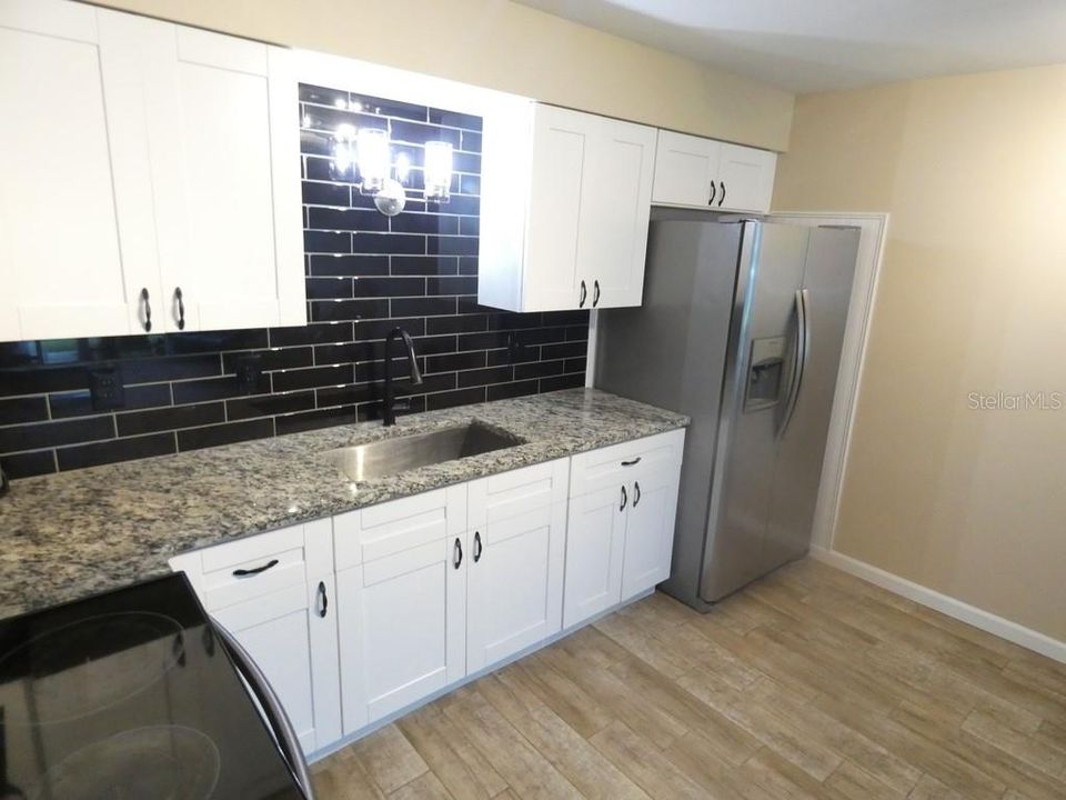 For Sale: $130,000 (2 beds, 1 baths, 768 Square Feet)