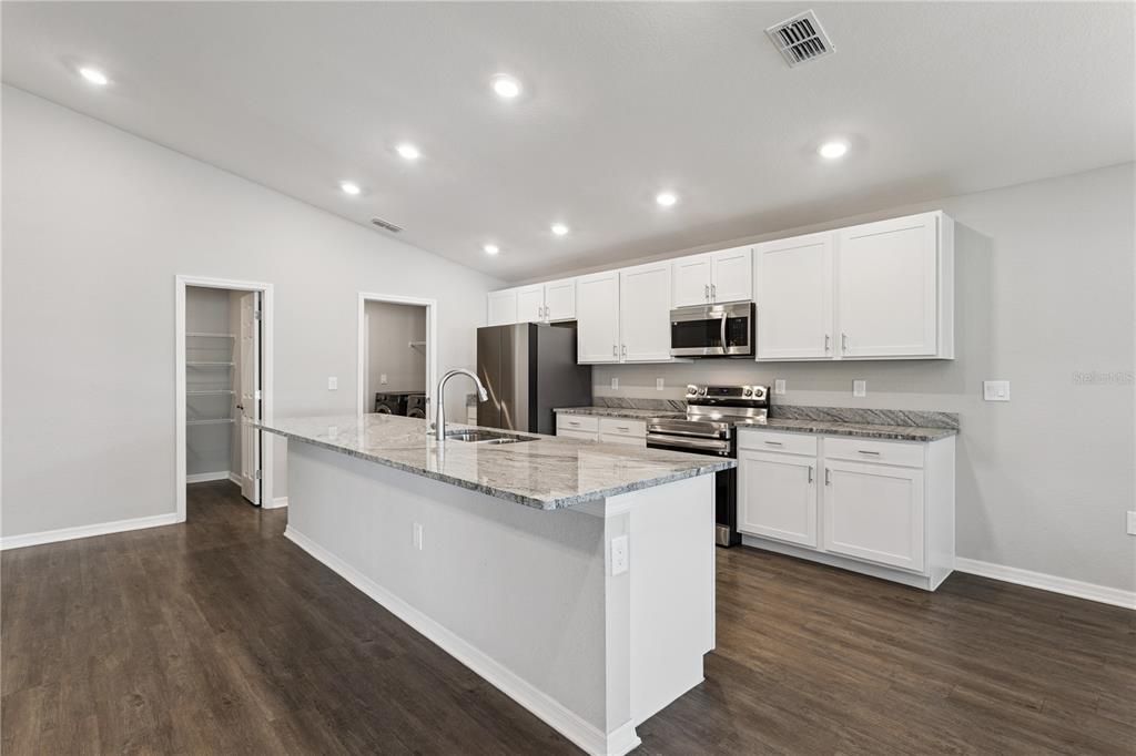 En Venta: $348,000 (3 camas, 2 baños, 2074 Pies cuadrados)