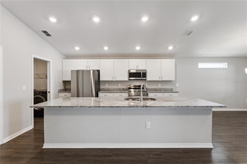 En Venta: $348,000 (3 camas, 2 baños, 2074 Pies cuadrados)
