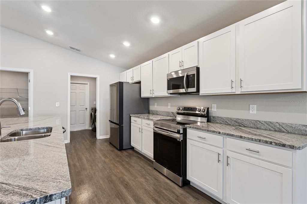 En Venta: $348,000 (3 camas, 2 baños, 2074 Pies cuadrados)
