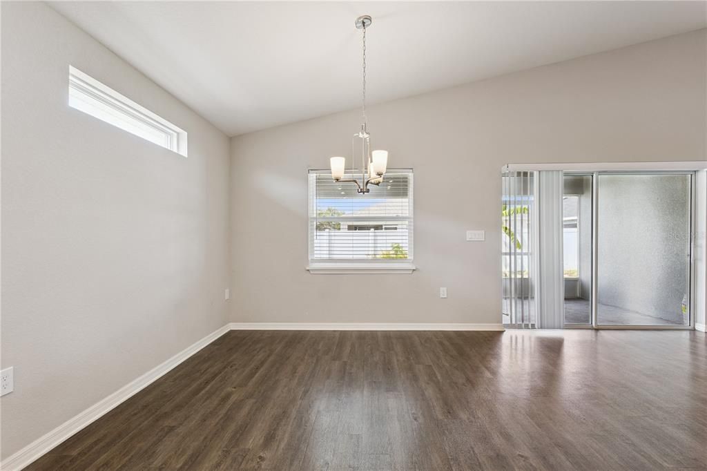 En Venta: $348,000 (3 camas, 2 baños, 2074 Pies cuadrados)