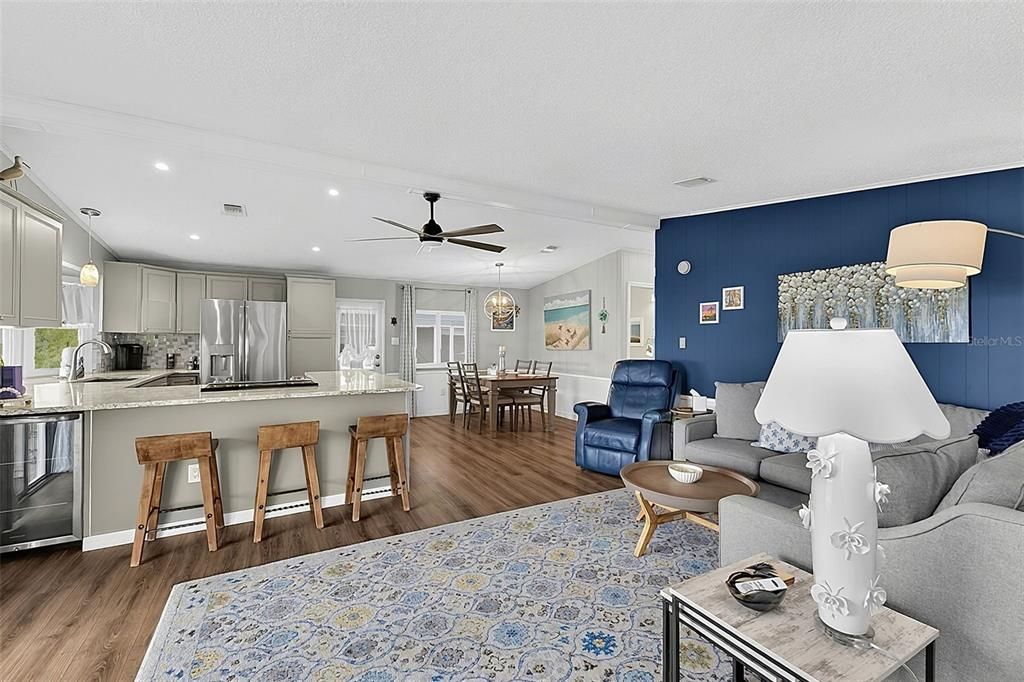 На продажу: $220,000 (2 спален, 2 ванн, 960 Квадратных фут)