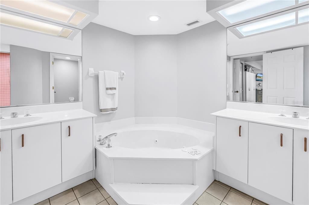 For Sale: $709,900 (2 beds, 2 baths, 1470 Square Feet)