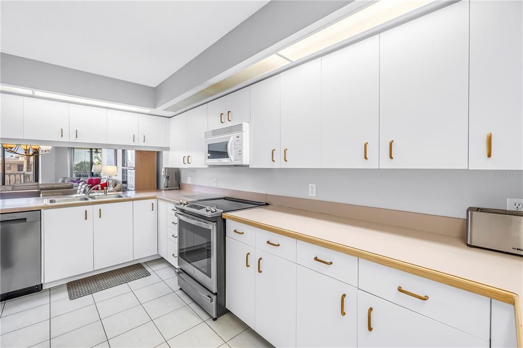 For Sale: $709,900 (2 beds, 2 baths, 1470 Square Feet)