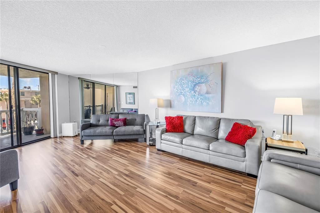 For Sale: $709,900 (2 beds, 2 baths, 1470 Square Feet)