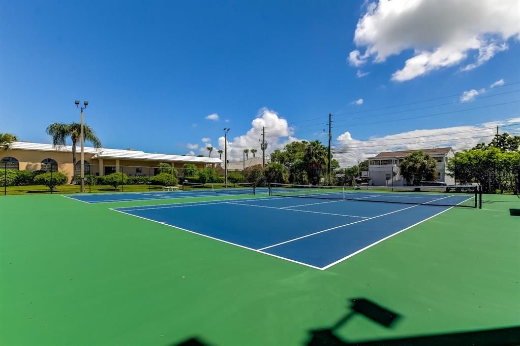 For Sale: $709,900 (2 beds, 2 baths, 1470 Square Feet)