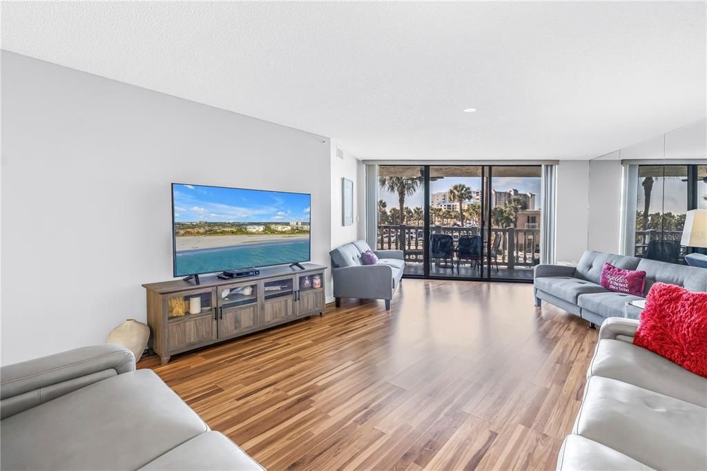For Sale: $709,900 (2 beds, 2 baths, 1470 Square Feet)